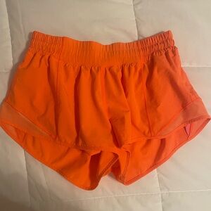 Lululemon Hotty Hot 2.5 inch shorts